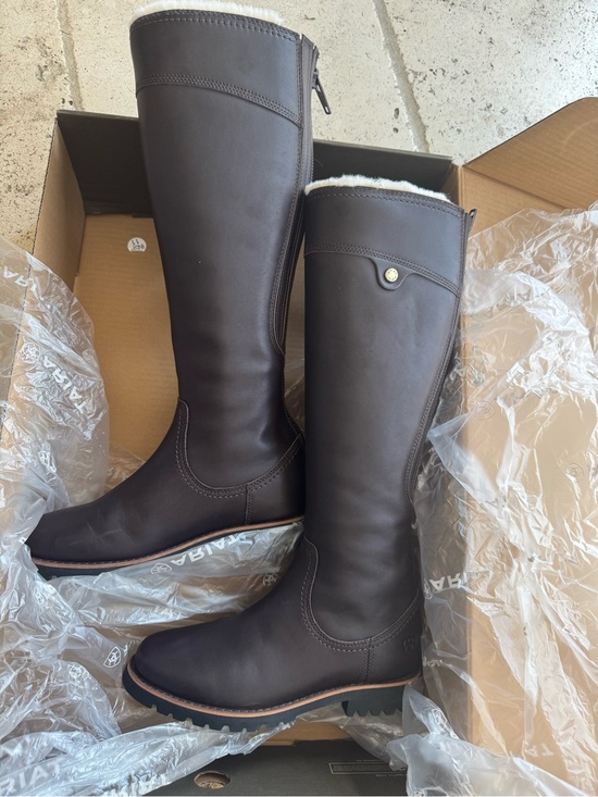 Ariat Shoes - NWT 🔥Ariat Dark Brown Leather Boots with Cream Shearling Cuff